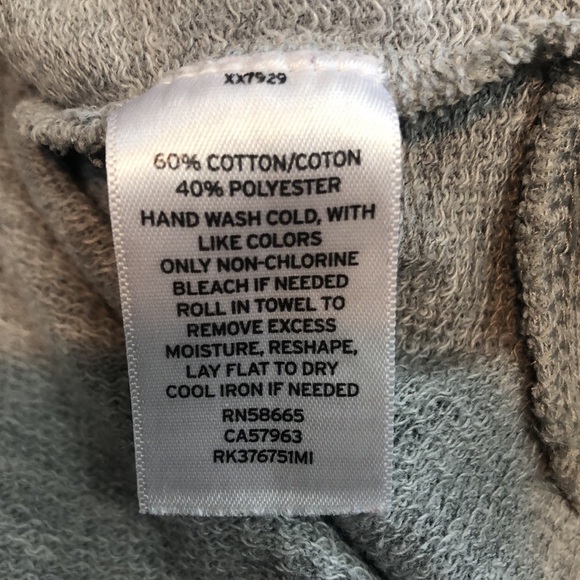 14th & Union Side Ruffle Gray Sweatshirt Small - Picture 5 of 9